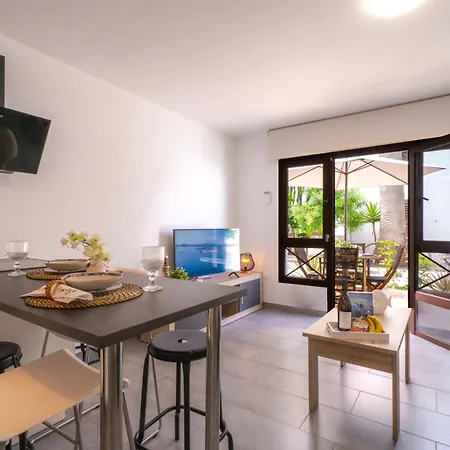 Ineika- Con Terraza Vista Piscina Apartmán *