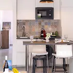 Ineika- Modern With Pool View Terrace Lejlighed