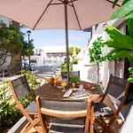 Lejlighed Ineika- Modern With Pool View Terrace