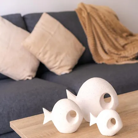 Ineika- Con Terraza Vista Piscina Apartment *